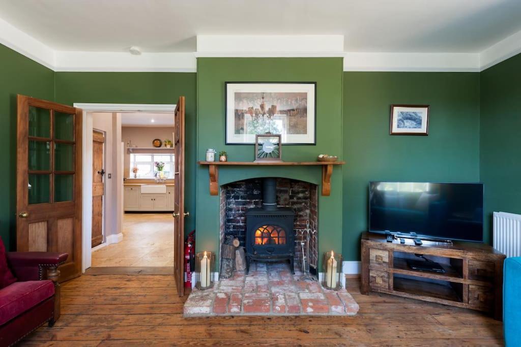 Firs Sleeps 15 Stunning Country House With Hot Tub Sudbourne ภายนอก รูปภาพ
