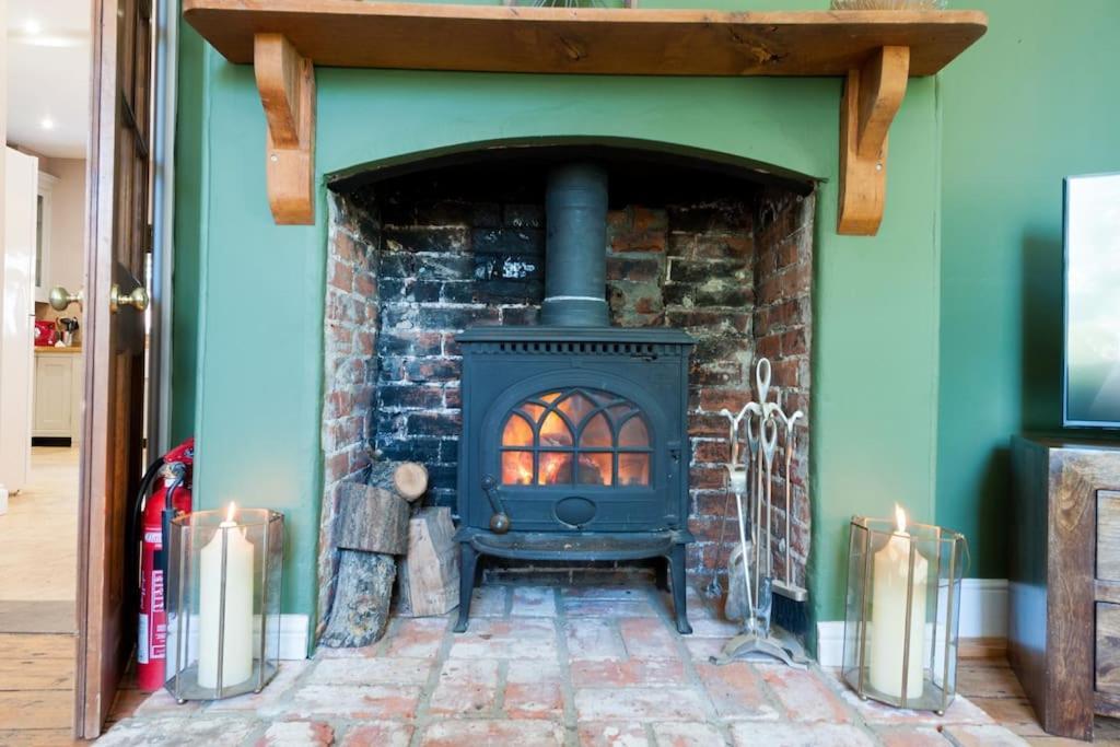 Firs Sleeps 15 Stunning Country House With Hot Tub Sudbourne ภายนอก รูปภาพ
