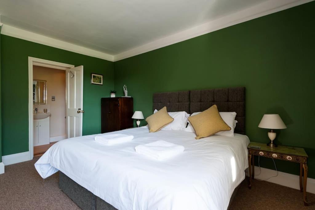 Firs Sleeps 15 Stunning Country House With Hot Tub Sudbourne ภายนอก รูปภาพ