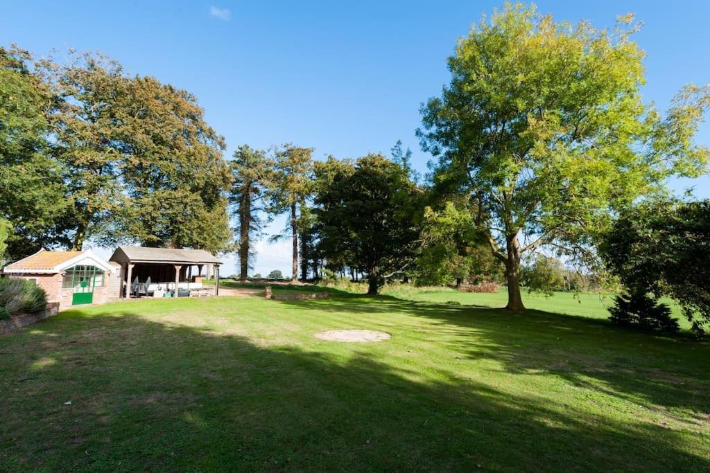 Firs Sleeps 15 Stunning Country House With Hot Tub Sudbourne ภายนอก รูปภาพ