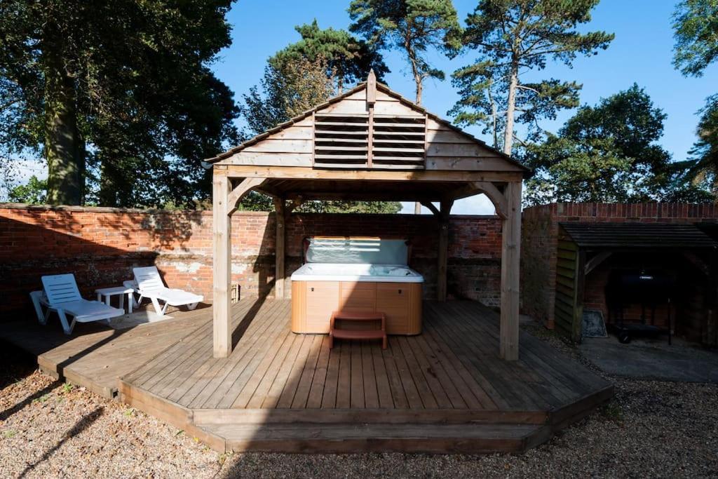 Firs Sleeps 15 Stunning Country House With Hot Tub Sudbourne ภายนอก รูปภาพ
