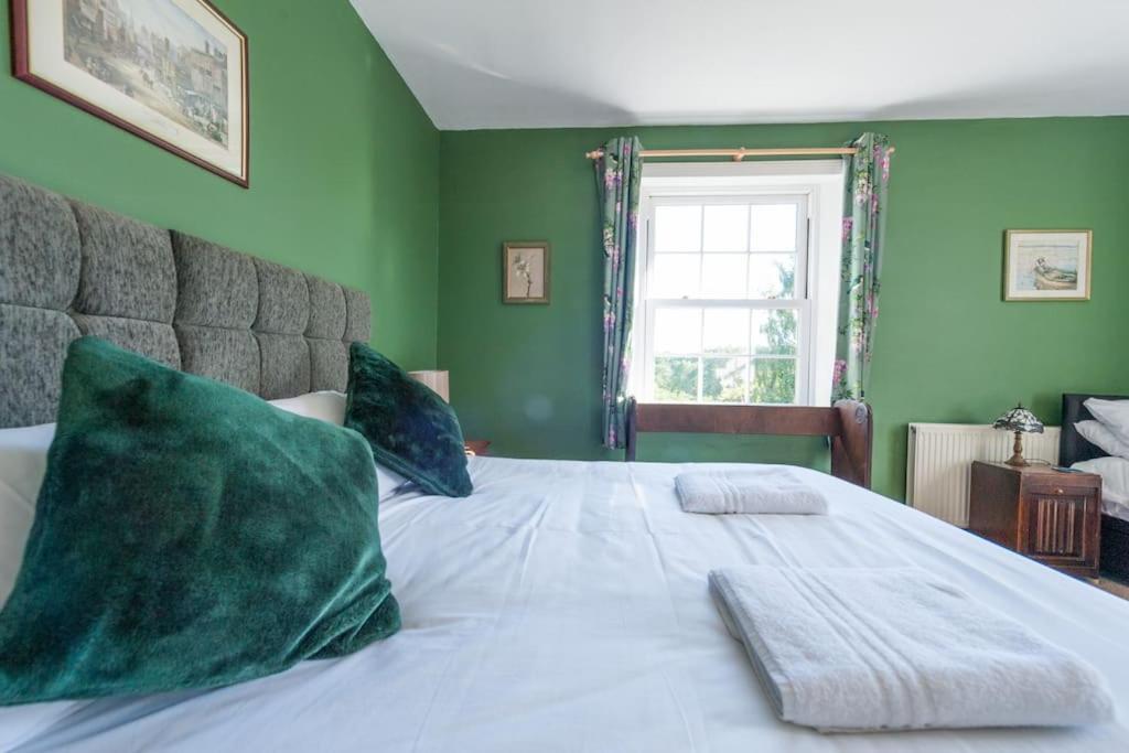 Firs Sleeps 15 Stunning Country House With Hot Tub Sudbourne ภายนอก รูปภาพ